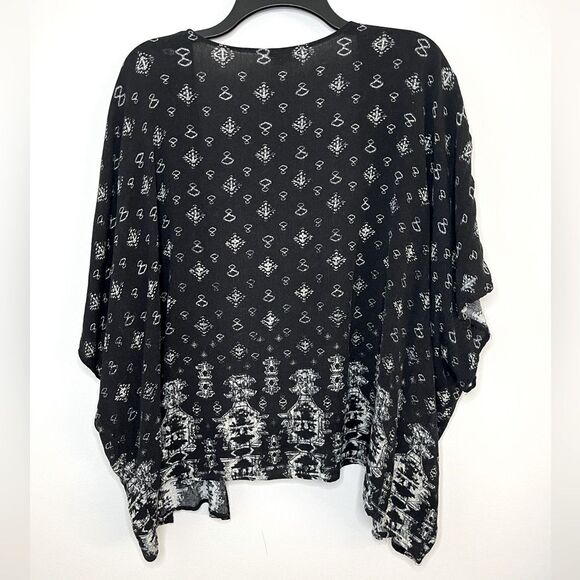 LA Hearts Black and White Patterned Coverup One Size - Picture 2 of 5